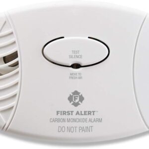 First Alert Carbon Monoxide Detector, Plug-In Alarm with Battery Backup, CO605, White, 1-Pack